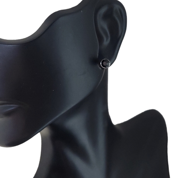 E480 Minimalist Black Crystal Stud Earrings - Picture 16 of 16